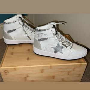 High top Vintage Havana Sneakers. Size 6.5. Worn twice.